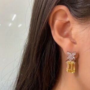 - 🌼Elegant SilverTone Floral Zircon Cluster Yellow Citrine drop earrings